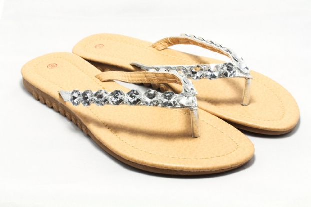 Go with everything basic toe-post sandal in Silver
