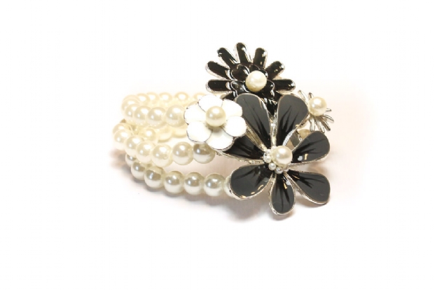 Cream pearl and enamel flower bracelet.