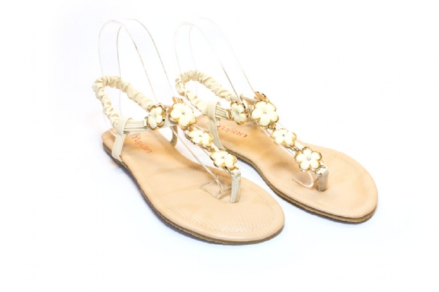 Cream faux leather toe-post with cream flowers
