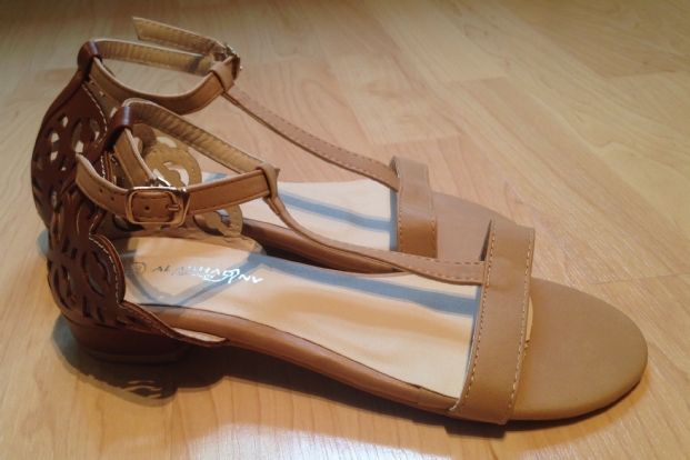 Two Colour Cut-Out T-Bar Sandal Nude/Brown